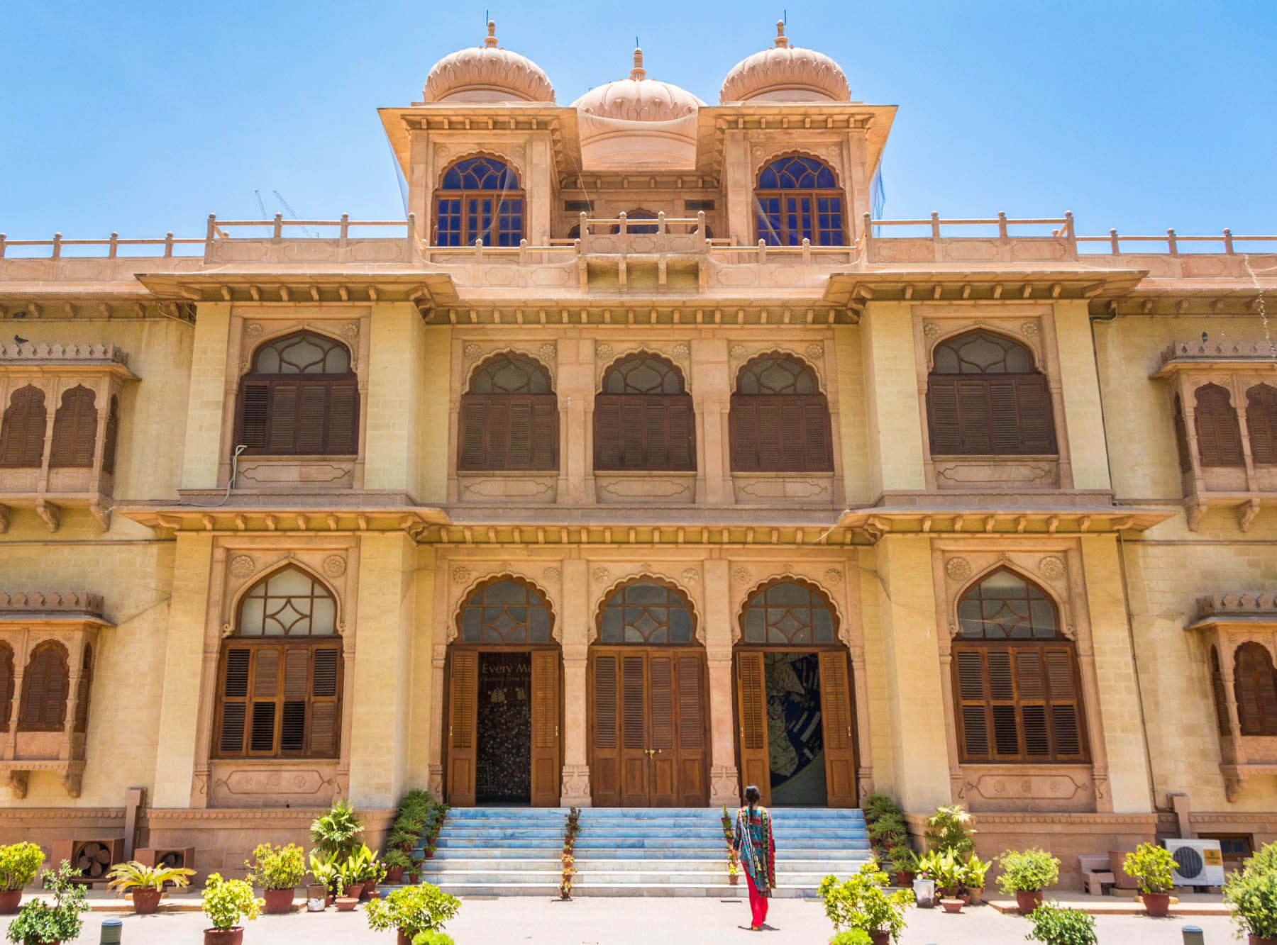Is it safe for women to travel in Pakistan? - Female travel to Karachi, Pakistan - Lost With Purpose
