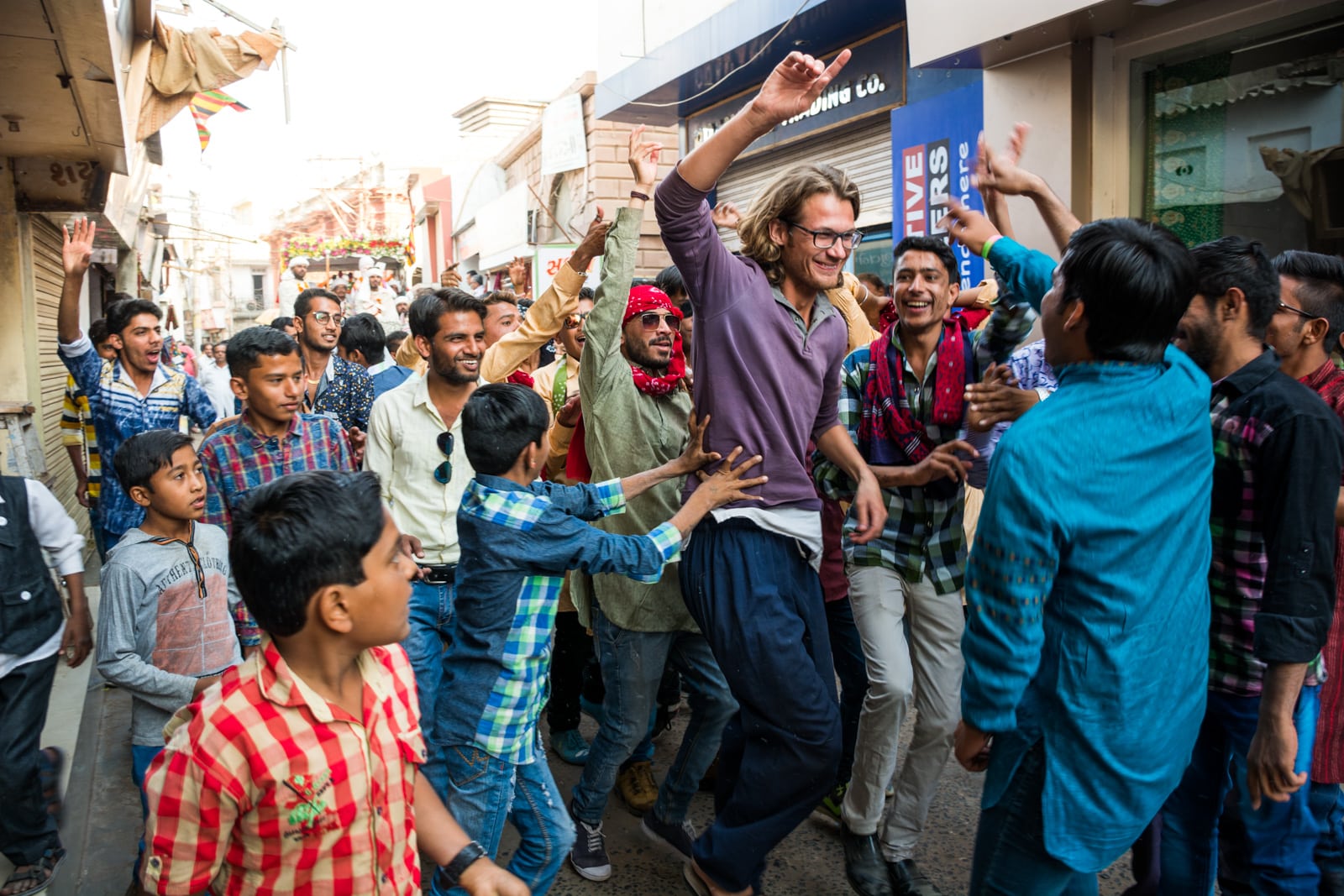 Reasons to fall in love with India - Sebastiaan getting sucked into a wedding party in Bhuj, Gujarat state, India - Lost With Purpose travel blog