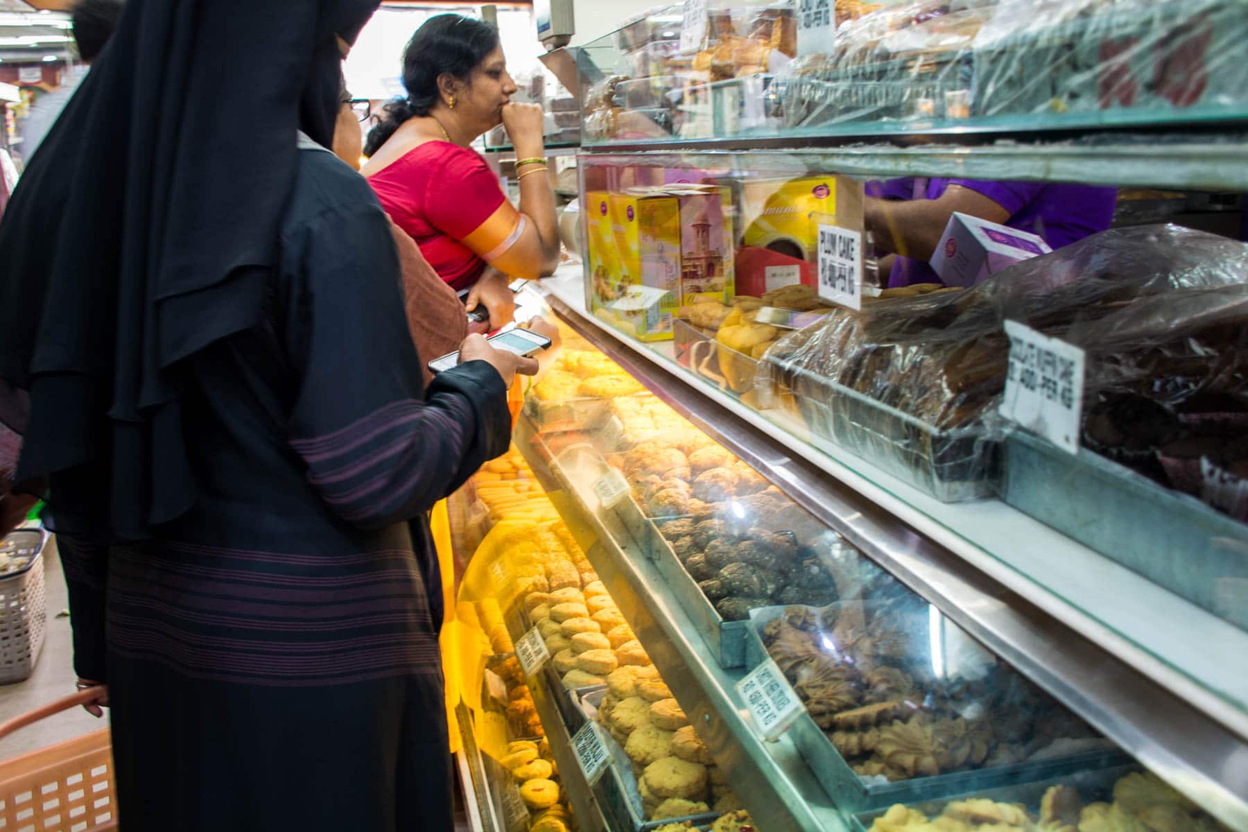 Where and what to eat in Hyderabad's Old City, India - Karachi bakery biscuits - Lost With Purpose