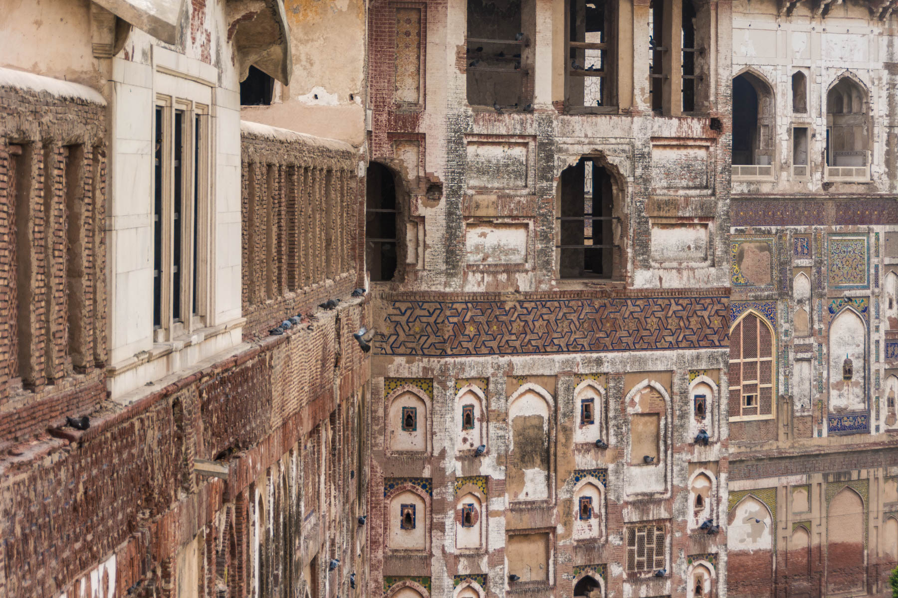 Why dual pricing is unfair - Lahore Fort in Pakistan, another offender - Lost With Purpose