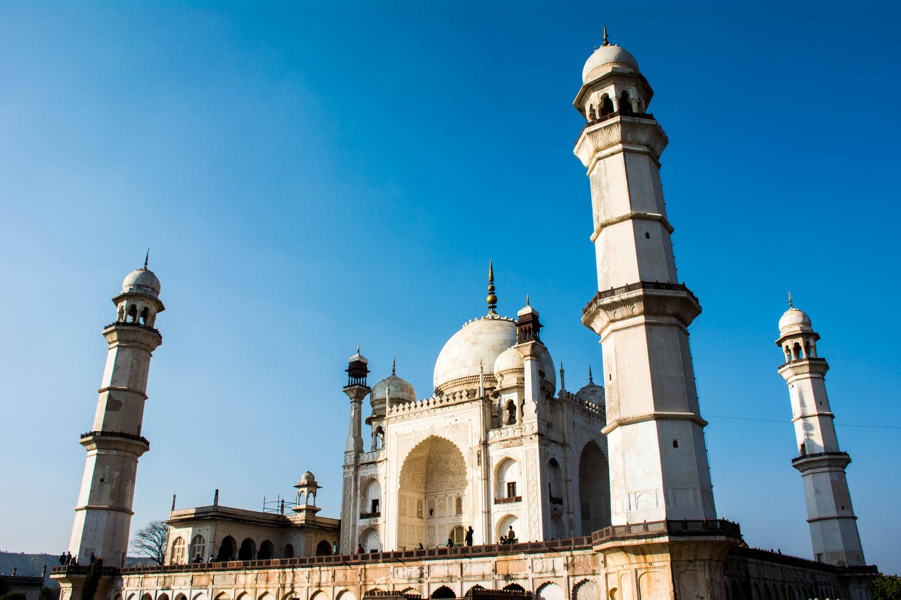 How much it costs to go backpacking in South India - Bibi Ka Maqbara in Aurangabad, Maharashtra, India - Lost With Purpose