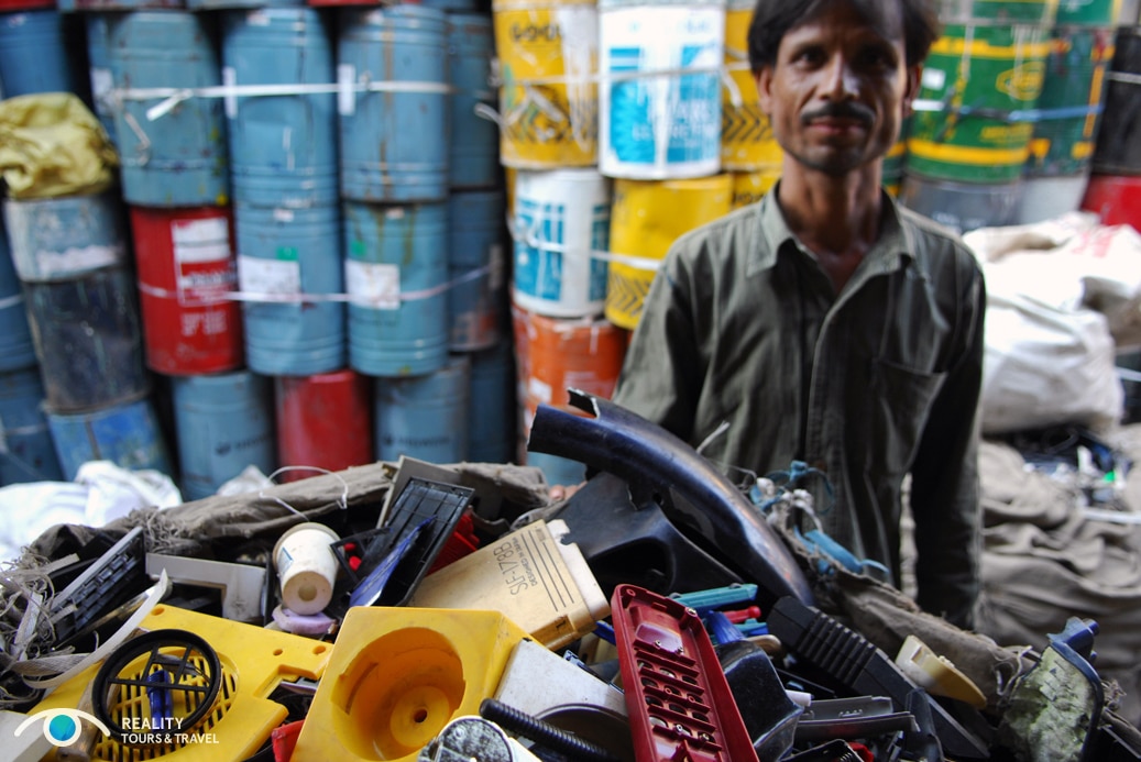 Is it weird to go on a slum tour in Mumbai, India - Photo by Reality Tours and Travel