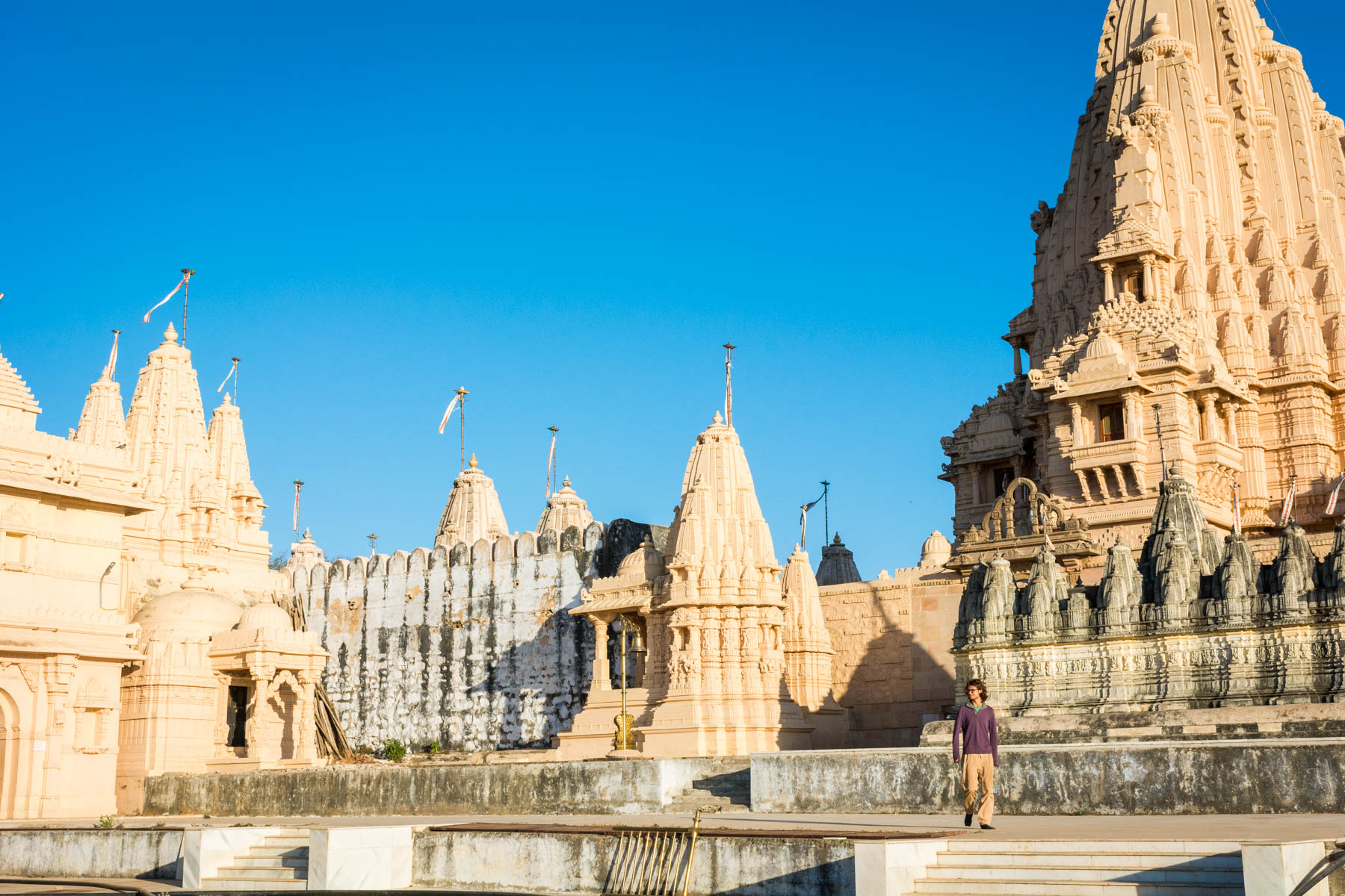 Jain pilgrimage in Palitana, India - Walking through the Palitana temples - Lost With Purpose