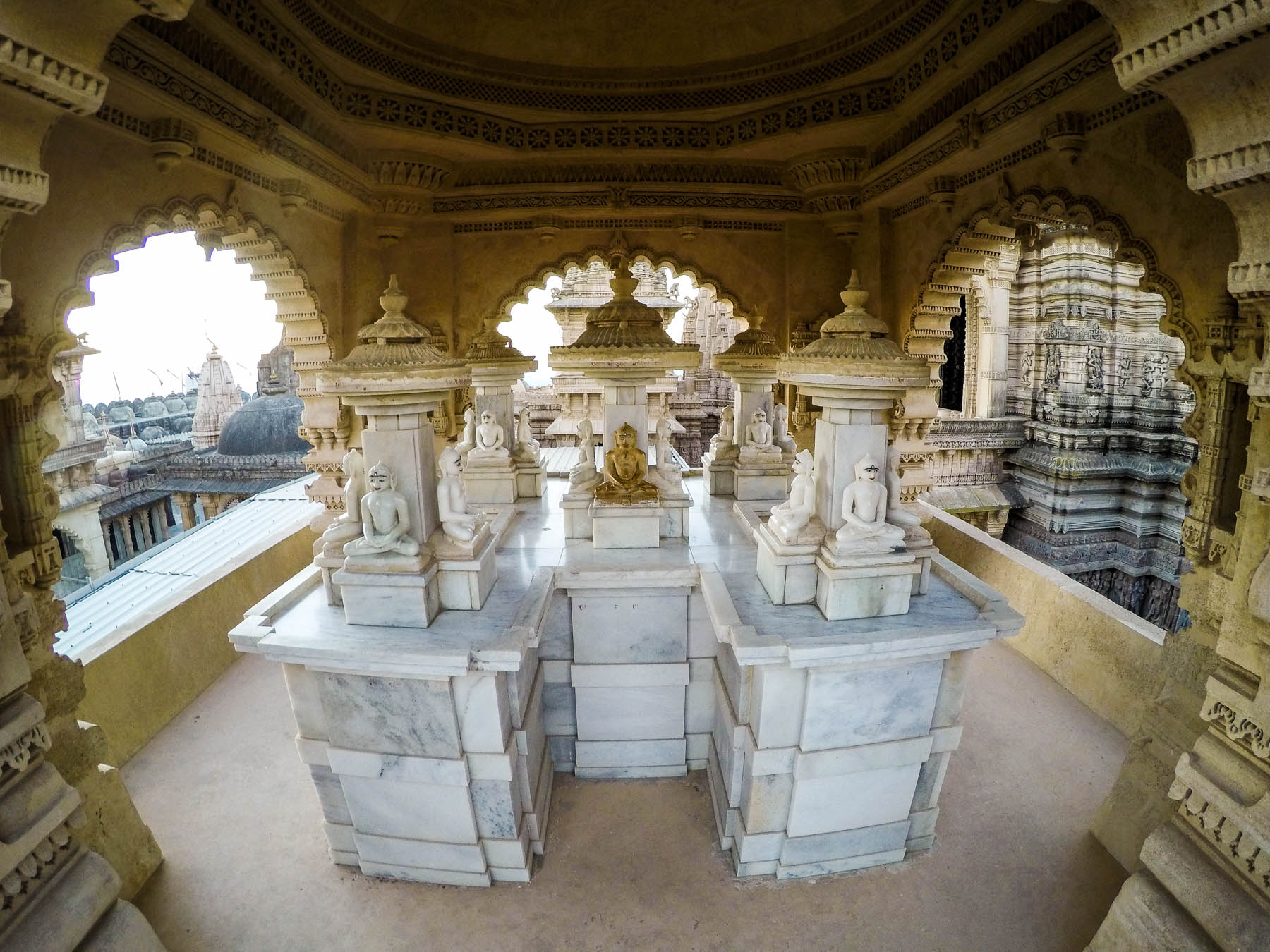 Jain pilgrimage in Palitana, India - Tirthankar statues on Girnar mountain - Lost With Purpose