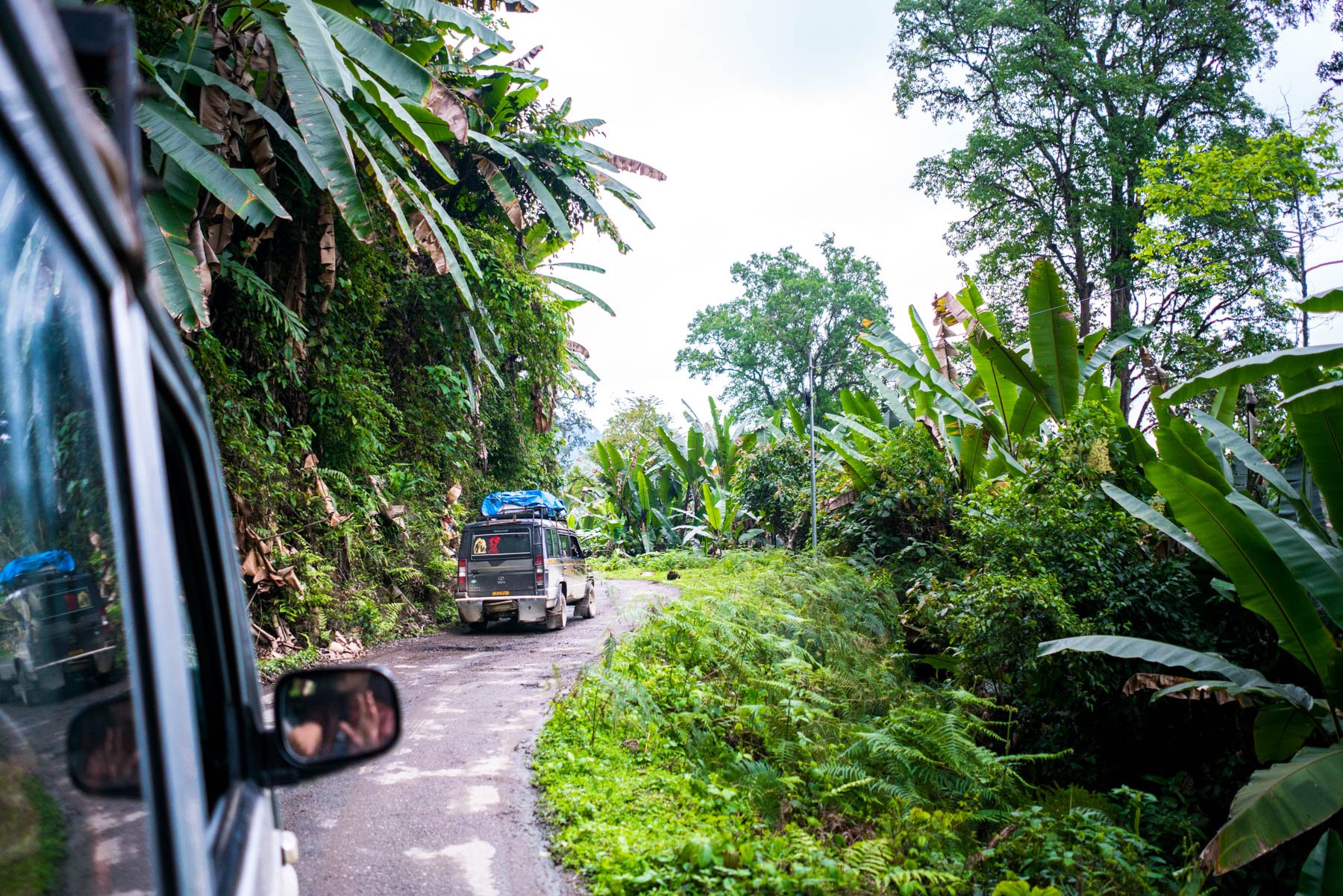 Backpacking Arunachal Pradesh travel guide - Sumos driving the road from Ziro to Daporijo - Lost With Purpose