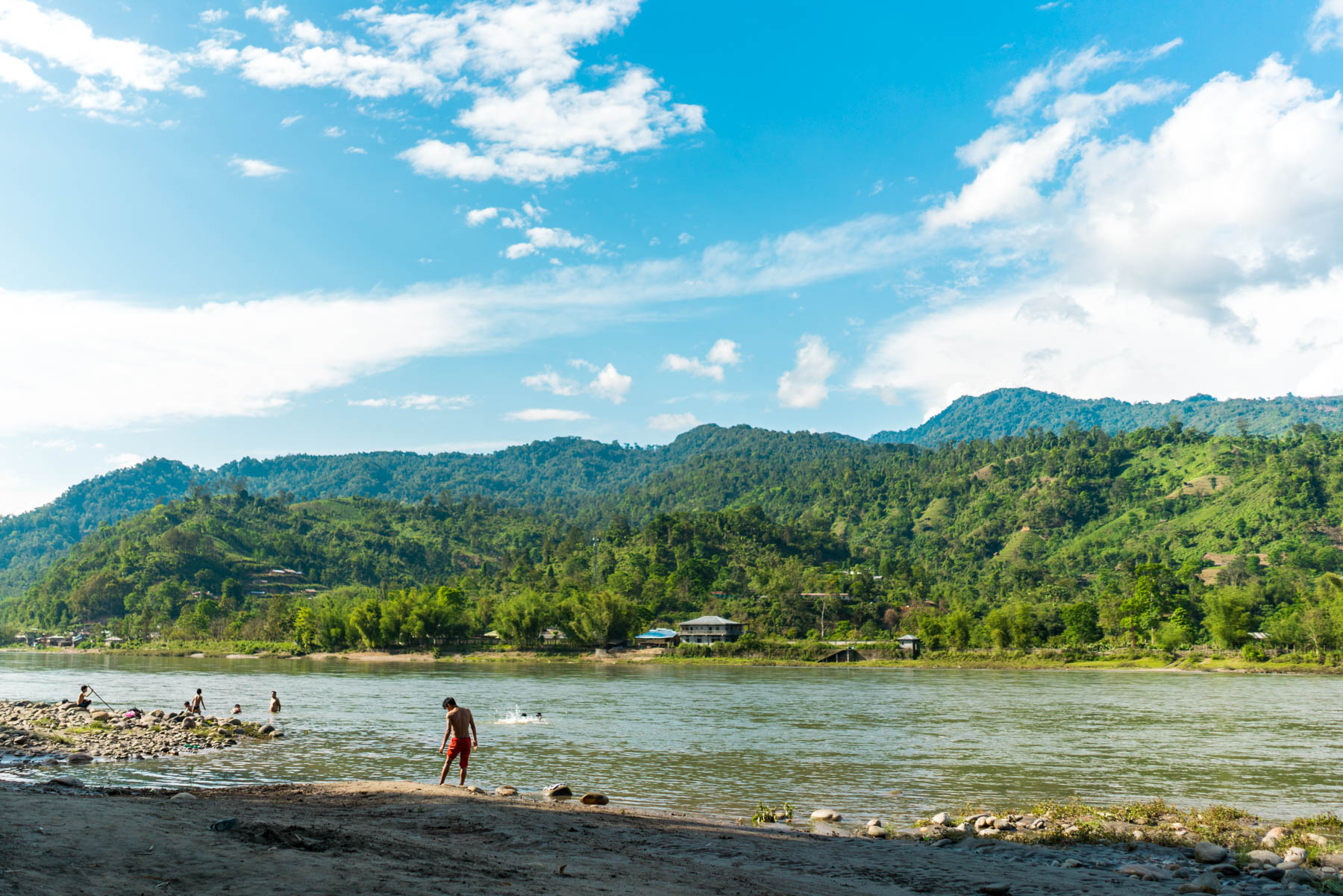 How much it costs to go backpacking in Arunachal Pradesh, India - The riverside in Daporijo - Lost With Purpose