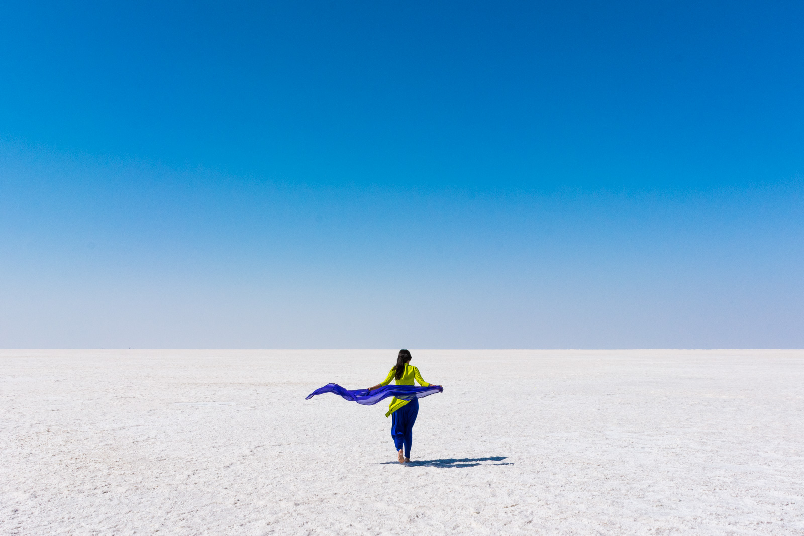 How to stop excessive sweating while traveling - Alex walking through the White Rann of Kutch in Gujarat, India... without sweating! - Lost With Purpose