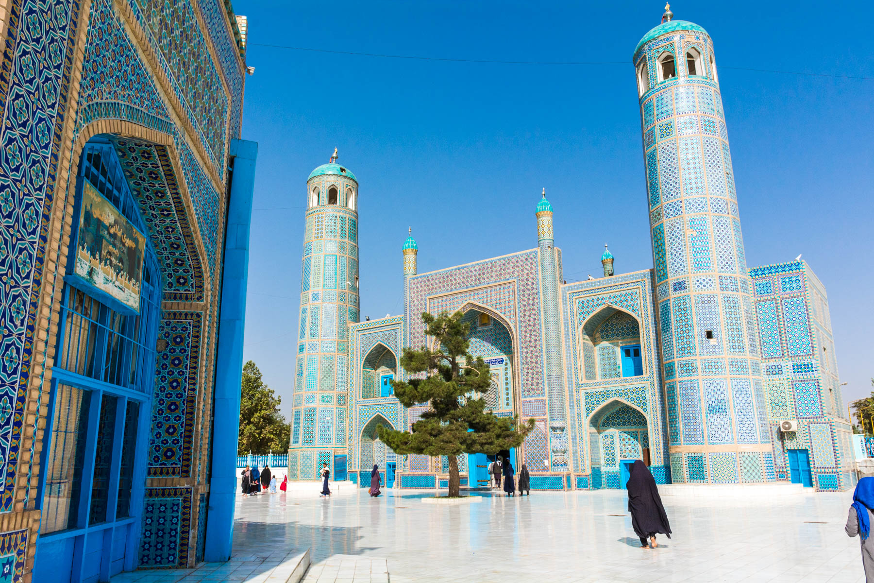 Photos of Mazar-i-Sharif, Afghanistan - A woman walking in the blue mosque - Lost With Purpose