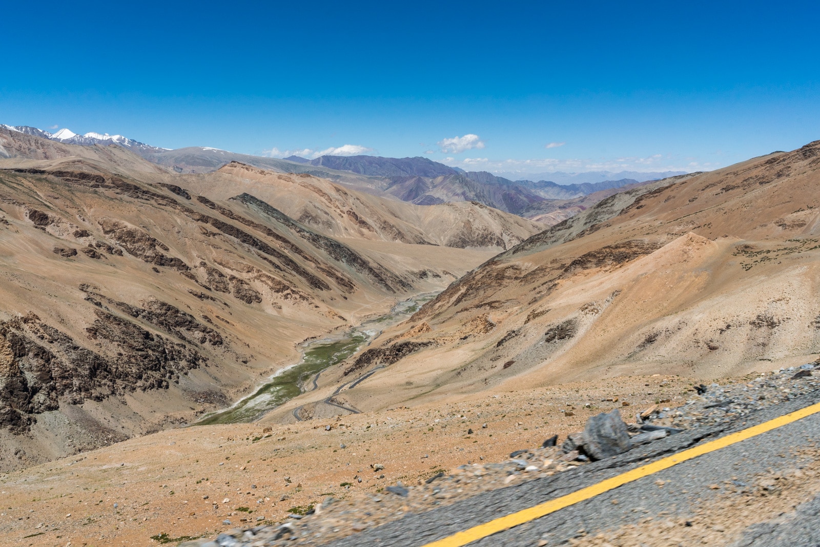 Hitchhiking the Leh - Manali highway - Views from Tanglang La pass - Lost With Purpose travel blog