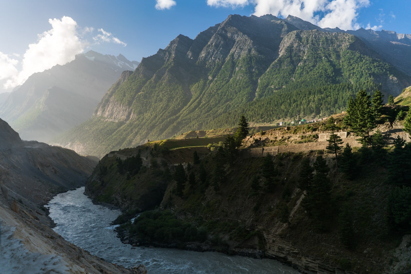 Hitchhiking the Leh - Manali highway - The green mountains of Himachal Pradesh, India - Lost With Purpose travel blog