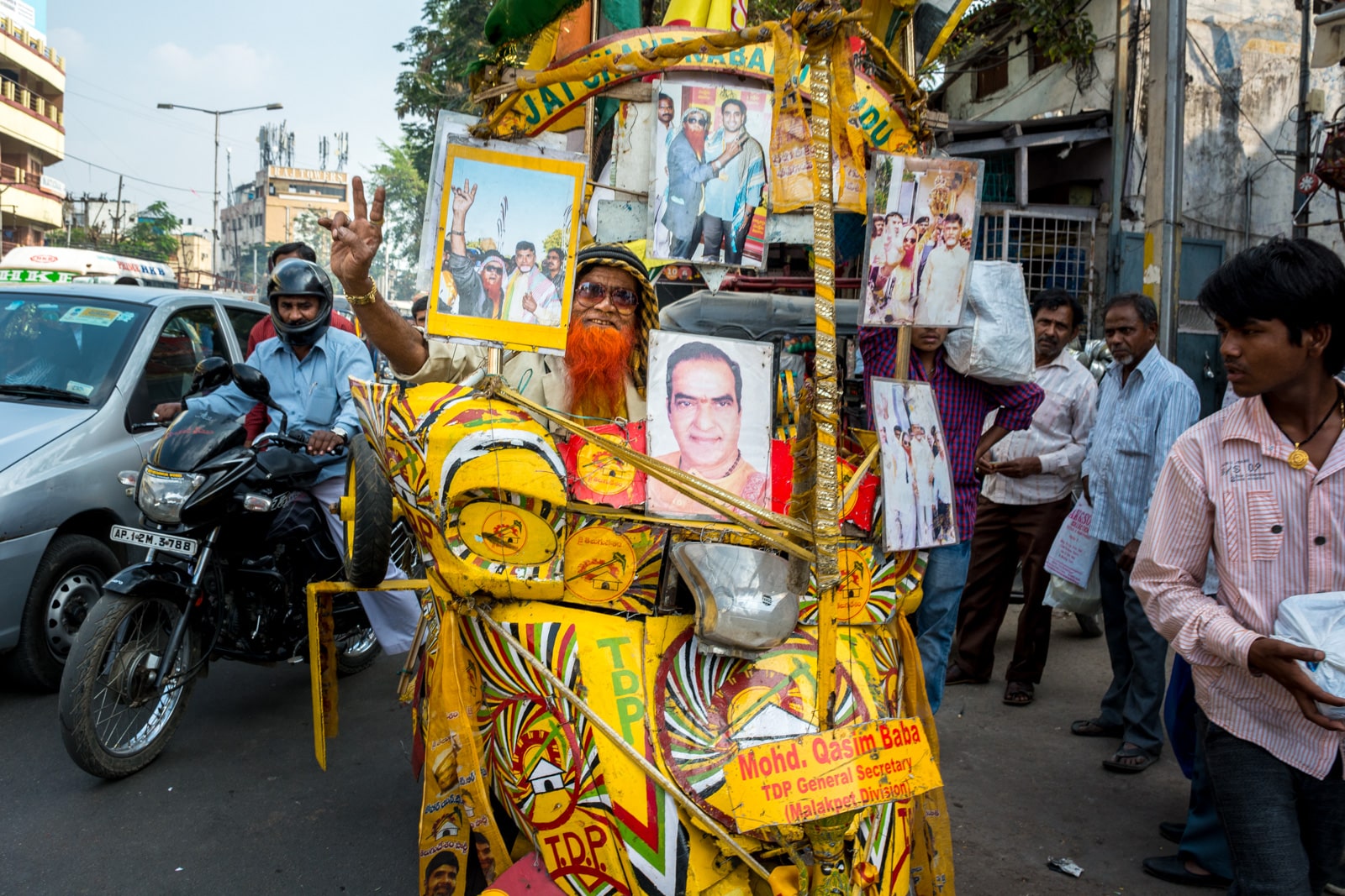 Why we fell in love with India - Crazy colorful man in Hyderabad, Telangana - Lost With Purpose travel blog