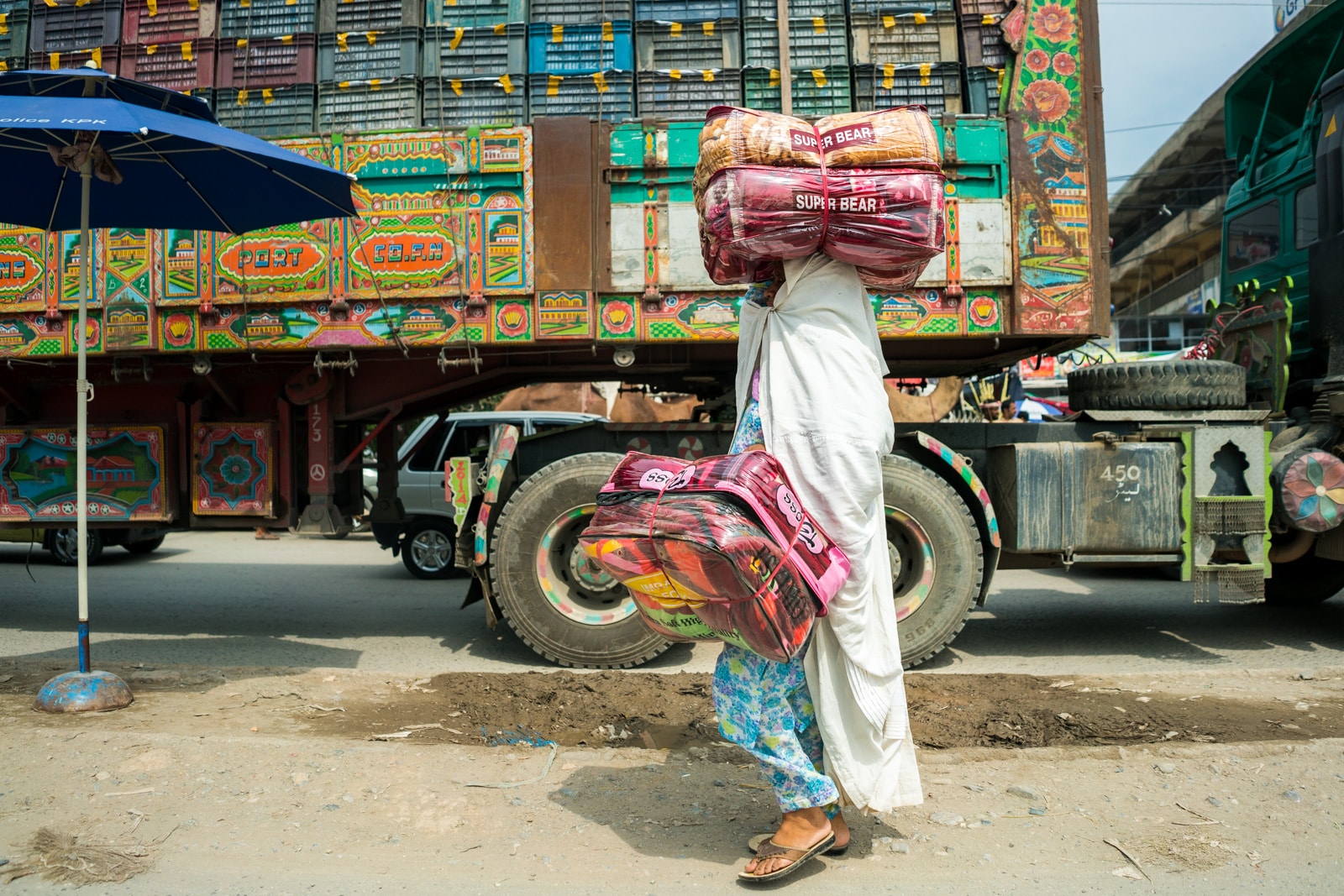 Who are the Pashtuns of Peshawar, Pakistan? - Pashtun woman in chador in Peshawar - Lost With Purpose travel blog