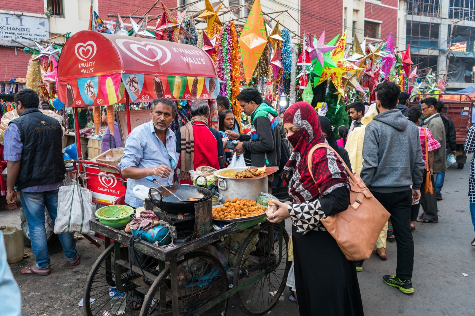 Celebrating Christmas in Kolkata, India - Muslim woman buying food in New Market - Lost With Purpose travel blog