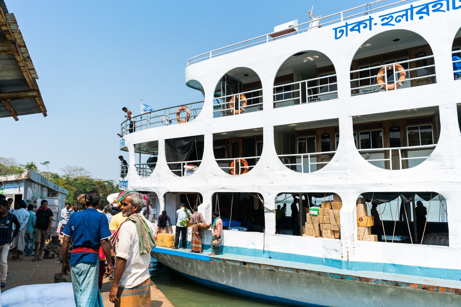 Guide to launches in Bangladesh - Launch boat arriving at Hularhat launch ghat - Lost With Purpose travel blog