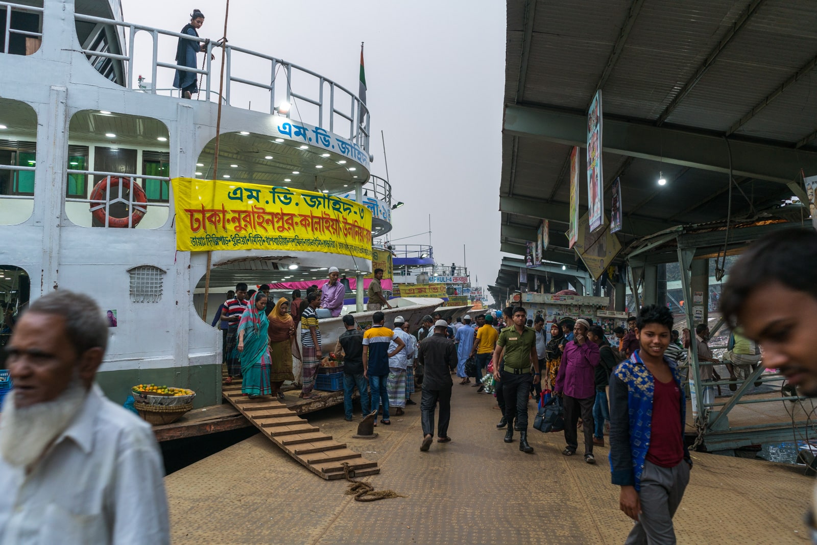 Guide to launches in Bangladesh - Sadarghat launch ghat crowds in the evening - Lost With Purpose travel blog