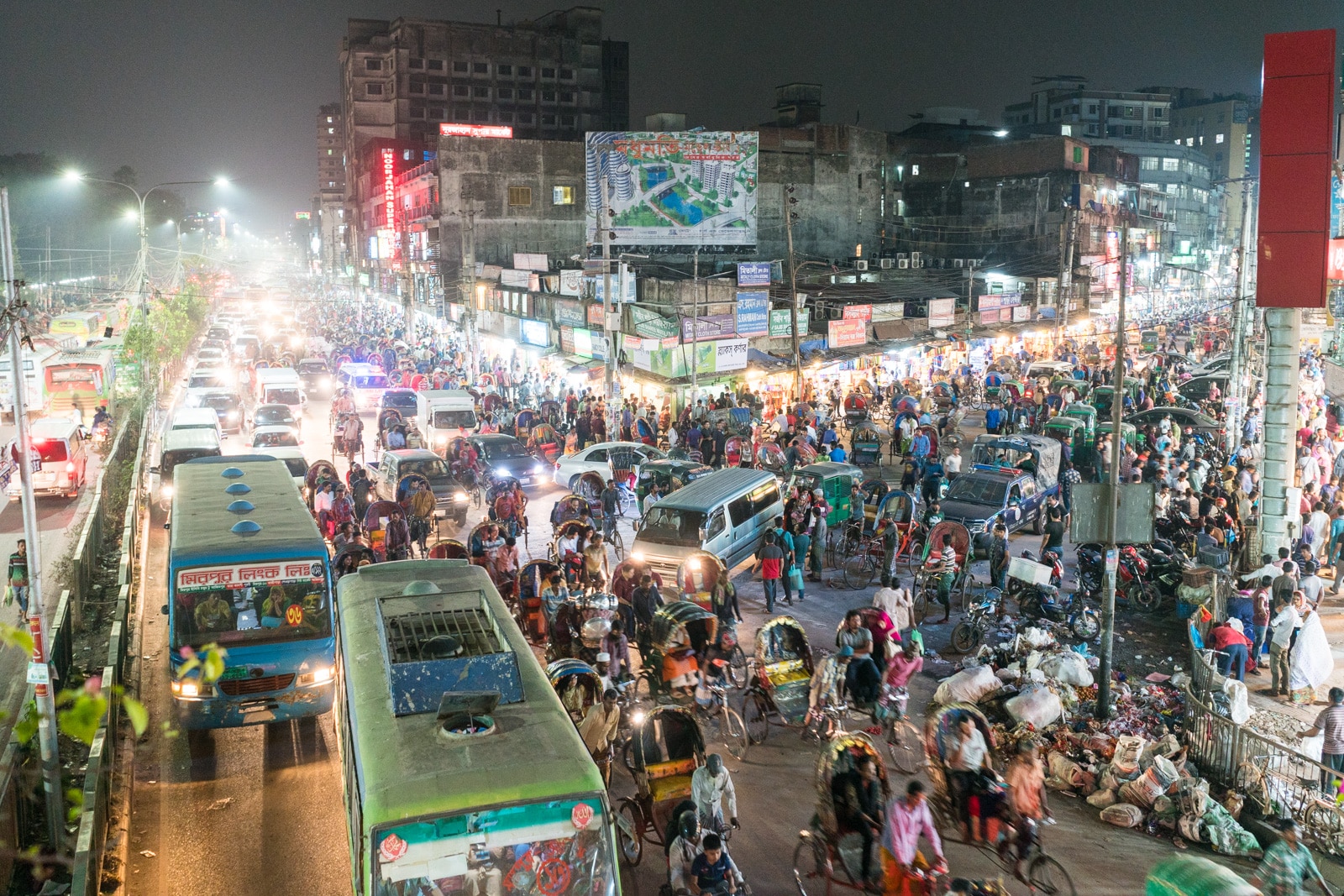 Traveling as a woman in Bangladesh - Chaos and traffic near New Market, Dhaka - Lost With Purpose travel blog