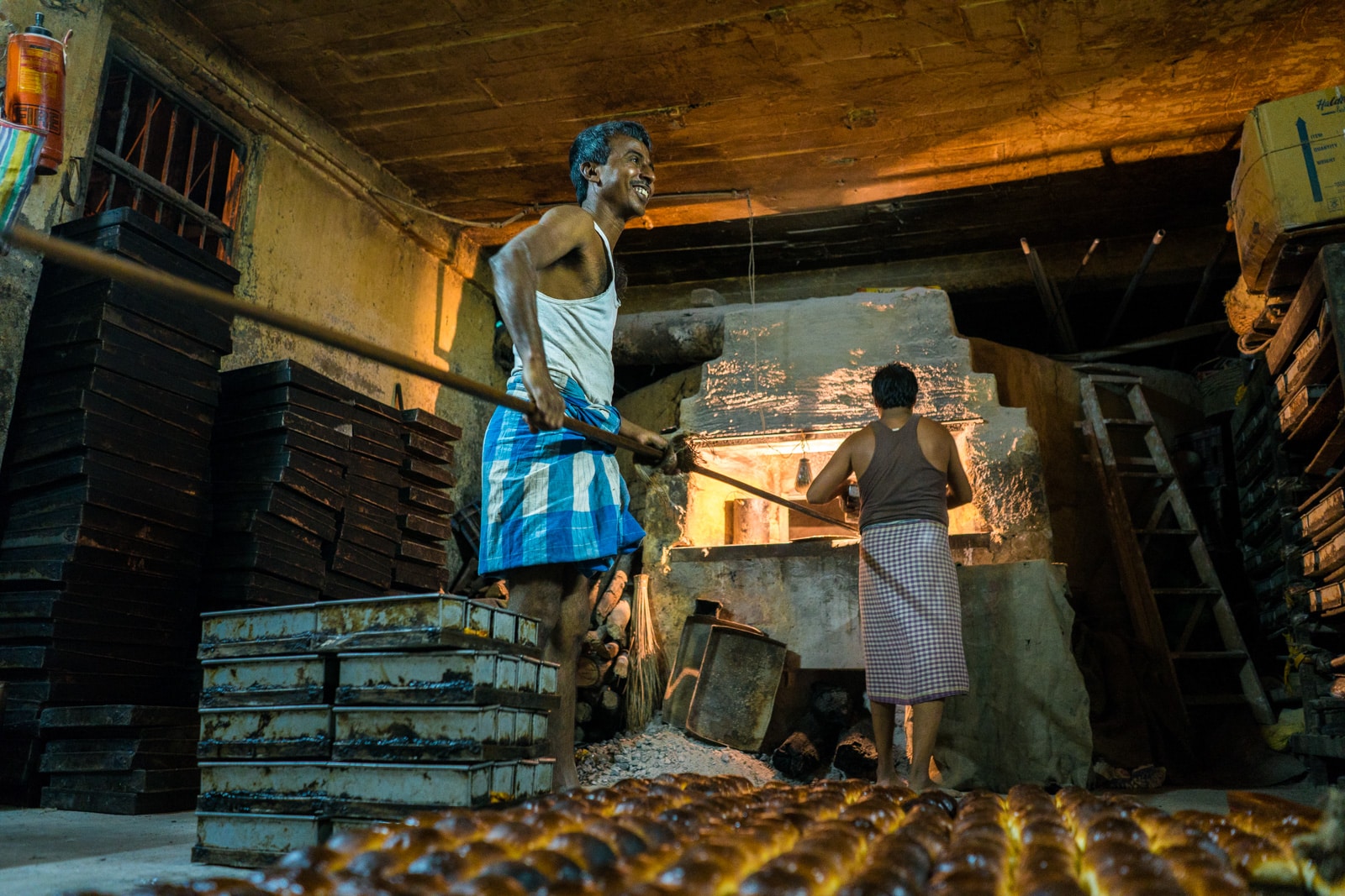 Reasons Kolkata is my favorite Indian megacity - Bread bakers by their oven - Lost With Purpose travel blog