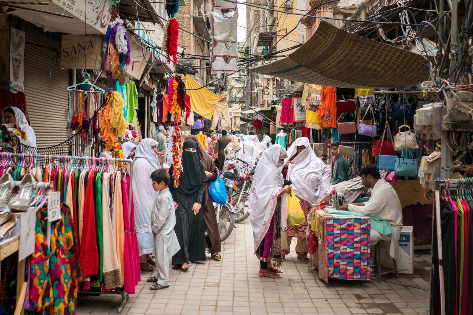 Reverse culture shock from long-term travel - Women in chador in Peshawar - Lost With Purpose travel blog