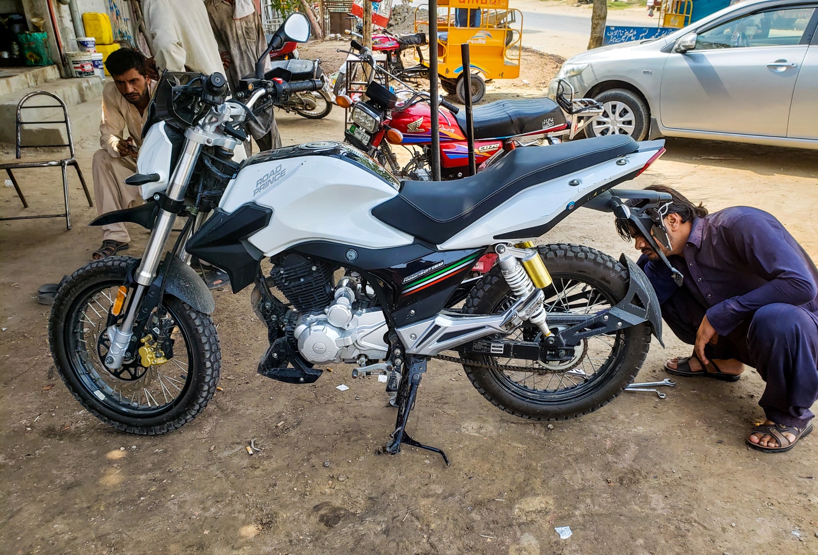 Learning to motorbike in Pakistan - Village bike repair shop - Lost With Purpose travel blog