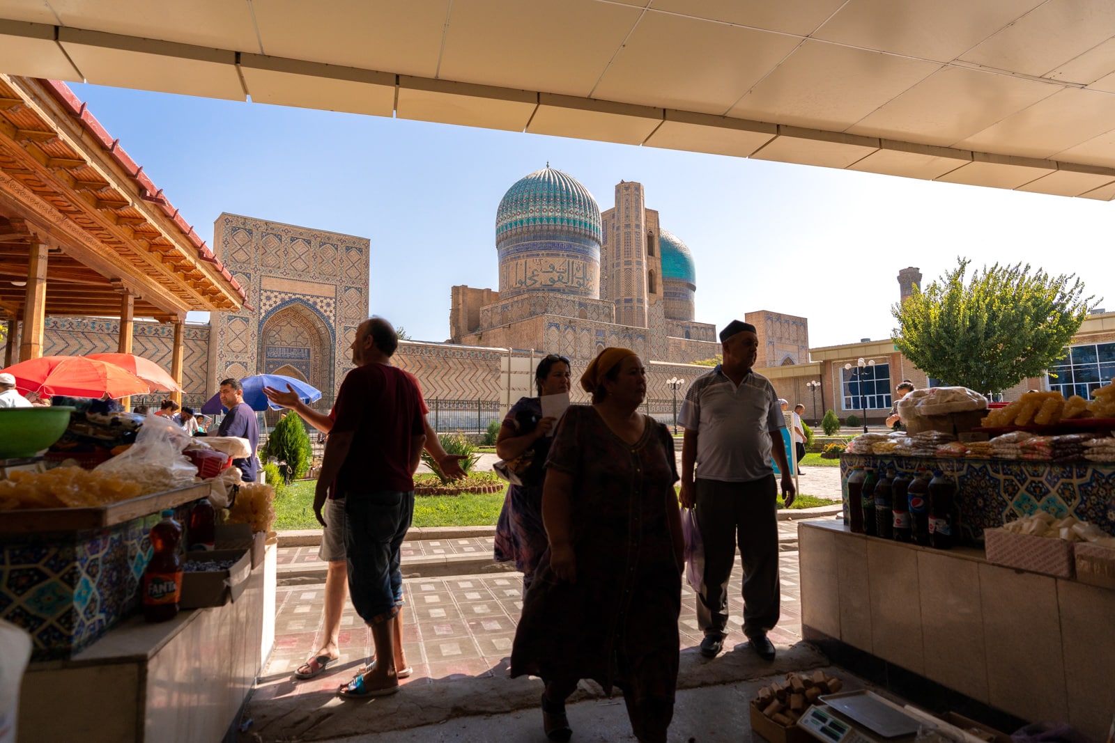 Shoppers at the Siab bazaar in Samarkand, Uzbekistan