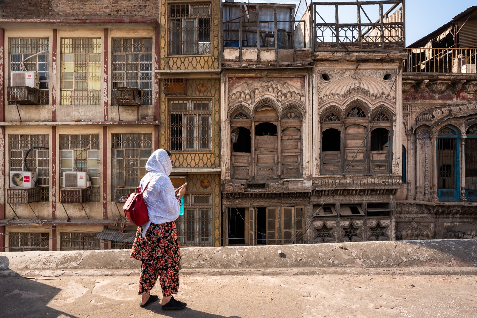 Girl on the roof of Mahabat Khan mosque in Peshawar, Pakistan