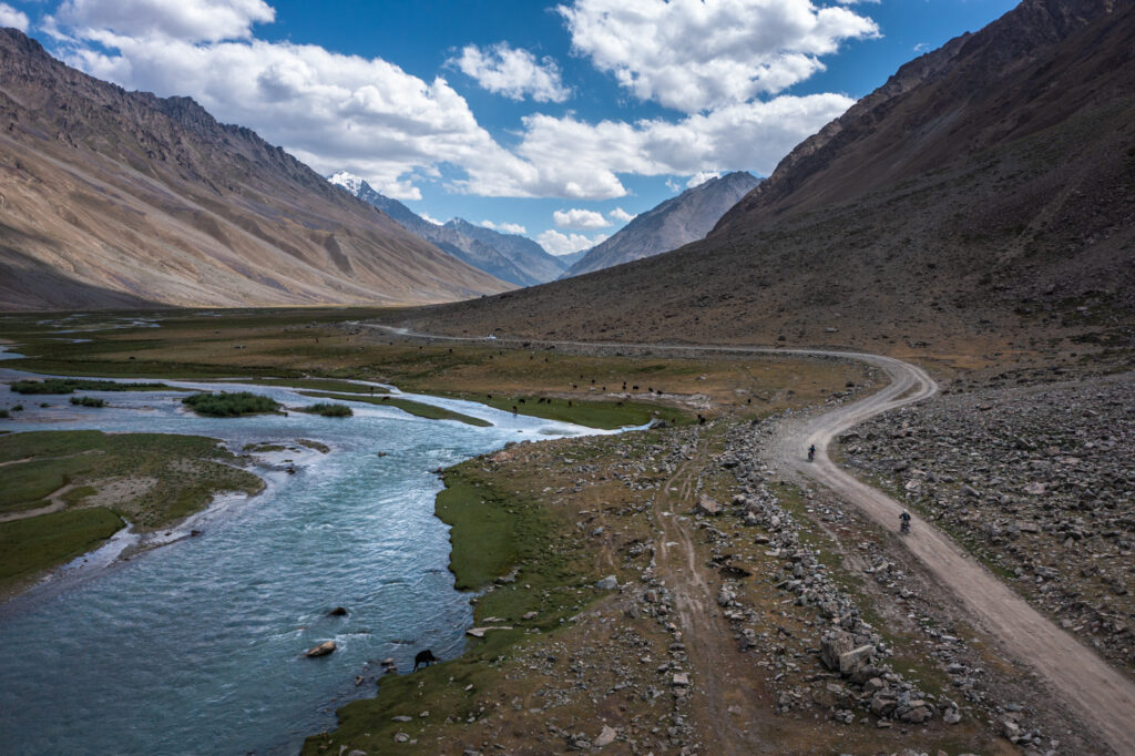 Pakistan motorcycle tour - Biking over Shandur Pass