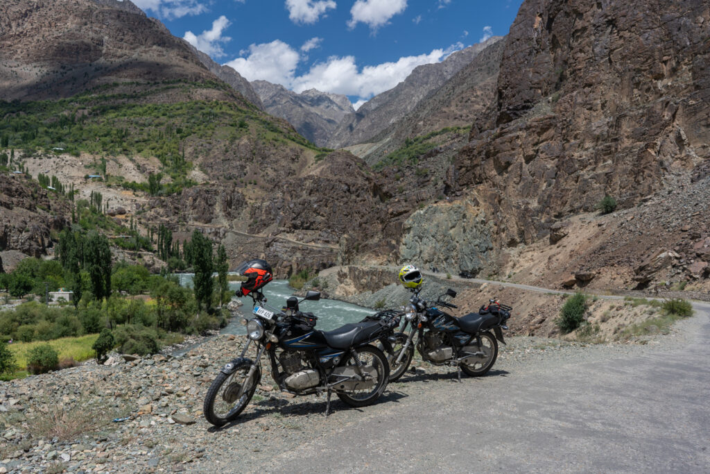 Pakistan motorcycle tour - Biking in Ghizer valley