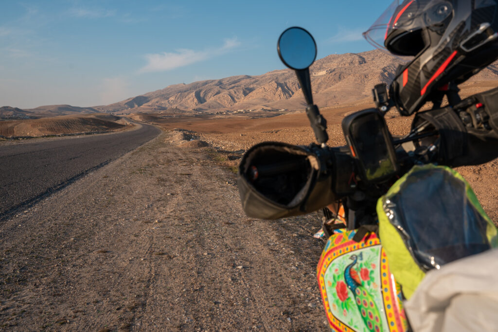 Motorcycle travel in Iraq - the road to Mar Mattei monastery